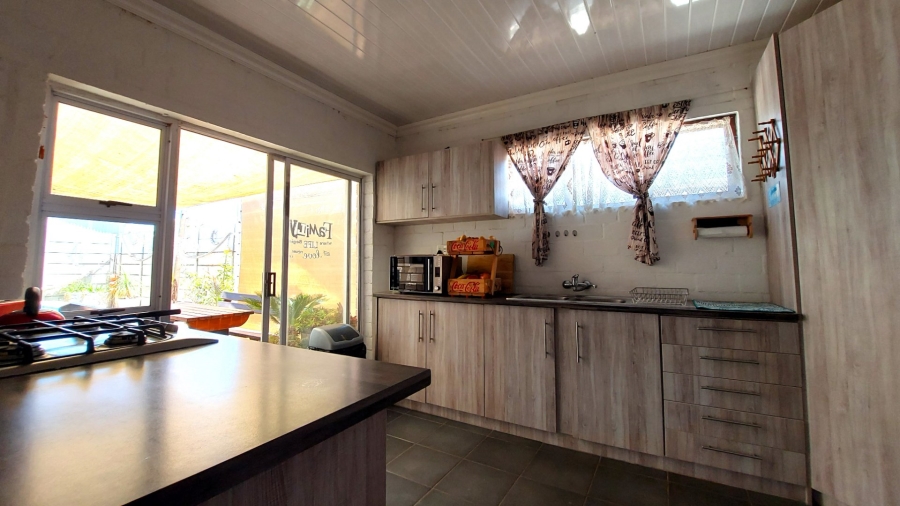 5 Bedroom Property for Sale in Britannia Bay Western Cape